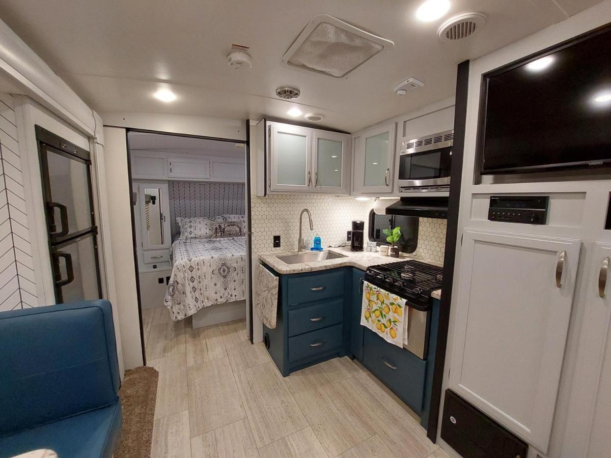 The Torres' Camper Experience! Apartment Tampa Exterior photo